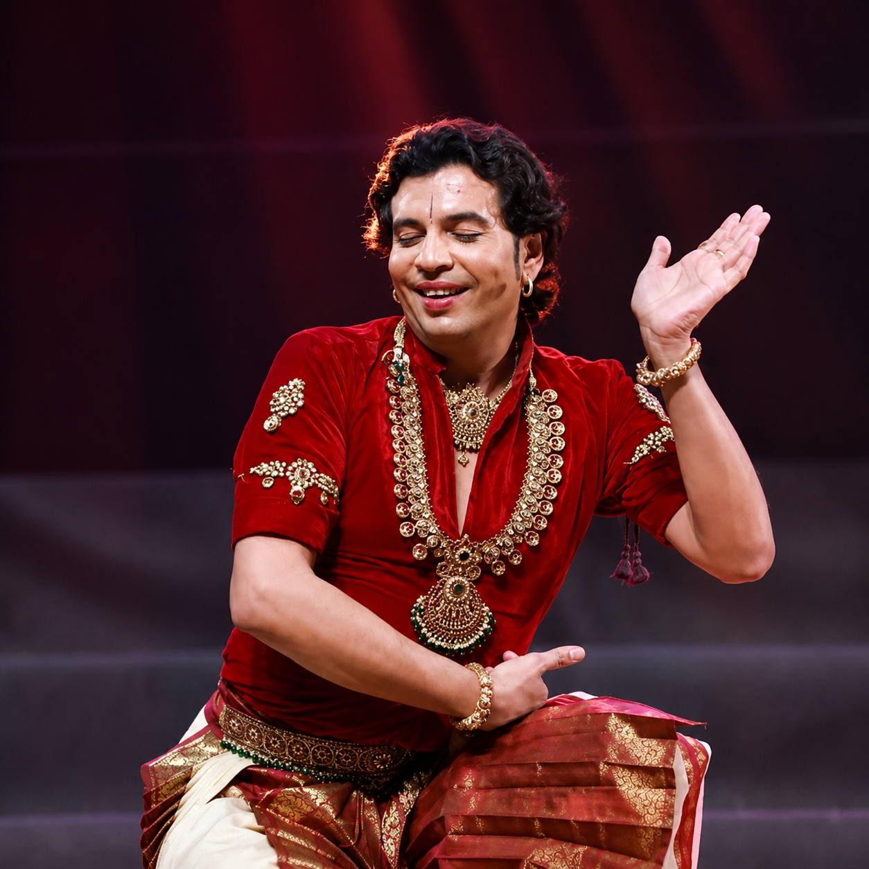 Guru Shri Aniruddha Knight performing Bharatanatyam